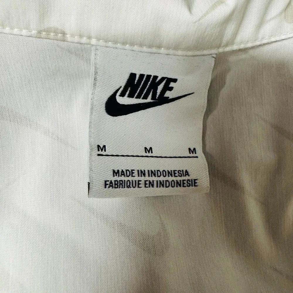 Nike Sportswear Everyday Modern Woven Top White Swoosh Print Womens‎ Size Medium